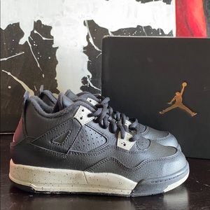 NEW IN BOX - Jordan 4 Retro - OREO - 1Y